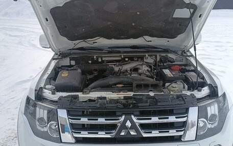 Mitsubishi Pajero IV, 2010 год, 2 200 000 рублей, 3 фотография