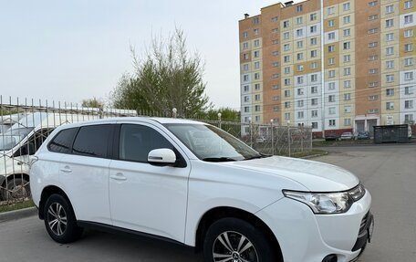Mitsubishi Outlander III рестайлинг 3, 2013 год, 1 200 000 рублей, 2 фотография