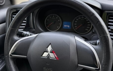 Mitsubishi Outlander III рестайлинг 3, 2013 год, 1 200 000 рублей, 11 фотография