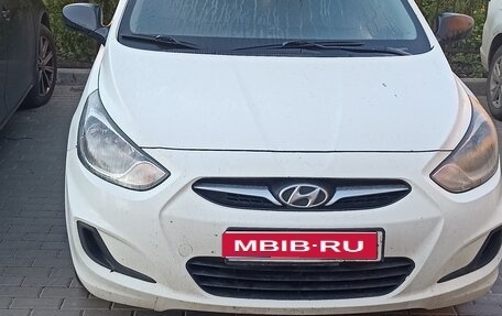 Hyundai Solaris II рестайлинг, 2013 год, 700 000 рублей, 1 фотография