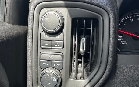 Chevrolet Silverado, 2023 год, 6 200 000 рублей, 13 фотография