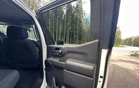 Chevrolet Silverado, 2023 год, 6 200 000 рублей, 21 фотография