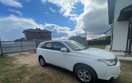 Mitsubishi Outlander III рестайлинг 3, 2013 год, 1 250 000 рублей, 3 фотография