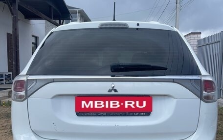 Mitsubishi Outlander III рестайлинг 3, 2013 год, 1 250 000 рублей, 4 фотография