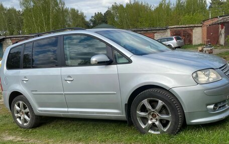 Volkswagen Touran III, 2005 год, 650 000 рублей, 3 фотография