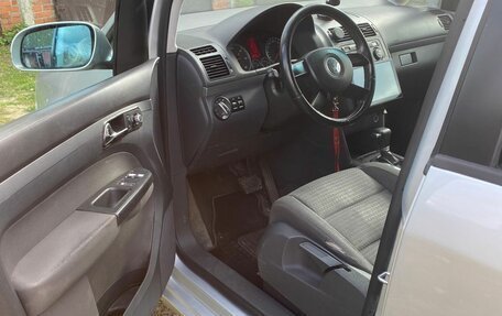Volkswagen Touran III, 2005 год, 650 000 рублей, 11 фотография