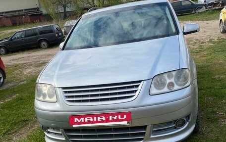 Volkswagen Touran III, 2005 год, 650 000 рублей, 2 фотография