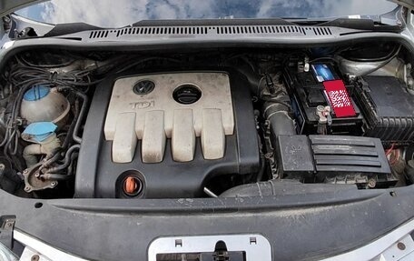 Volkswagen Touran III, 2005 год, 650 000 рублей, 4 фотография