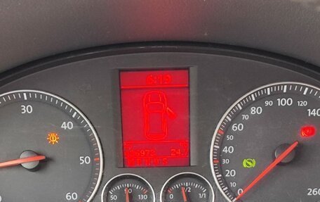 Volkswagen Touran III, 2005 год, 650 000 рублей, 18 фотография