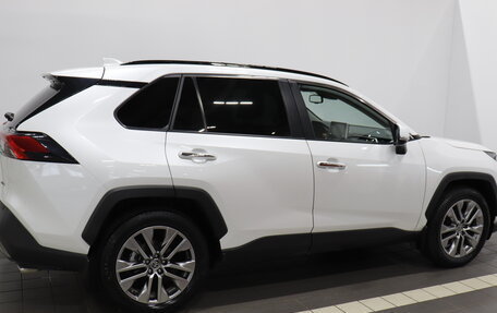 Toyota RAV4, 2021 год, 3 816 000 рублей, 21 фотография