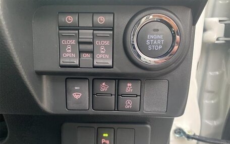 Toyota Roomy I, 2022 год, 858 000 рублей, 11 фотография