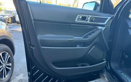 Ford Explorer VI, 2013 год, 1 500 000 рублей, 17 фотография