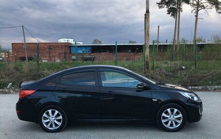 Hyundai Solaris II рестайлинг, 2011 год, 615 000 рублей, 1 фотография