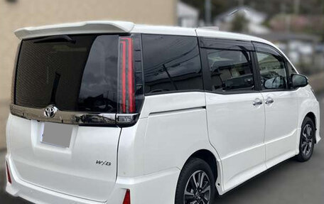 Toyota Noah III, 2021 год, 2 010 000 рублей, 3 фотография