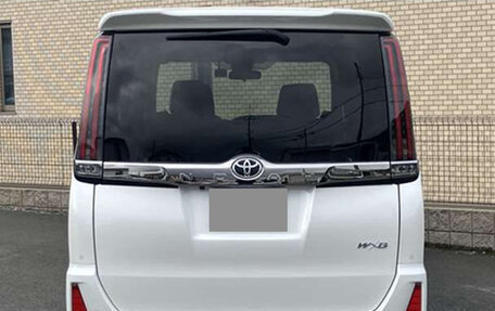 Toyota Noah III, 2021 год, 2 010 000 рублей, 4 фотография