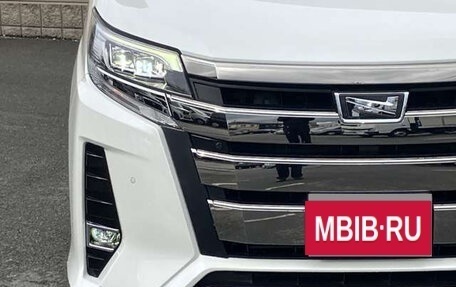 Toyota Noah III, 2021 год, 2 010 000 рублей, 6 фотография