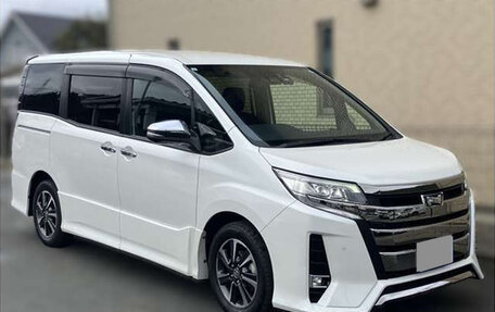 Toyota Noah III, 2021 год, 2 010 000 рублей, 7 фотография