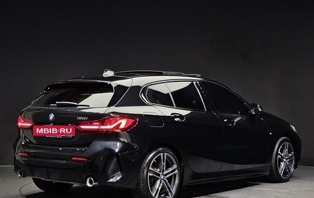 BMW 1 серия, 2022 год, 2 488 000 рублей, 4 фотография