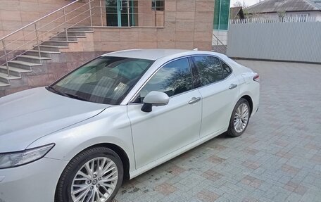 Toyota Camry, 2020 год, 3 000 000 рублей, 4 фотография