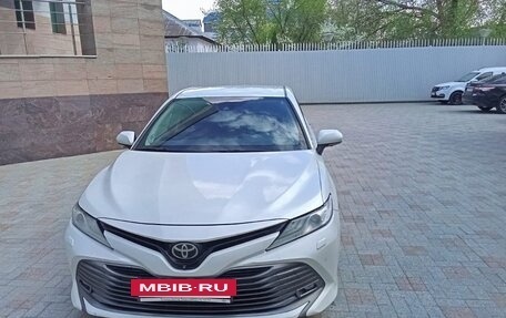 Toyota Camry, 2020 год, 3 000 000 рублей, 3 фотография