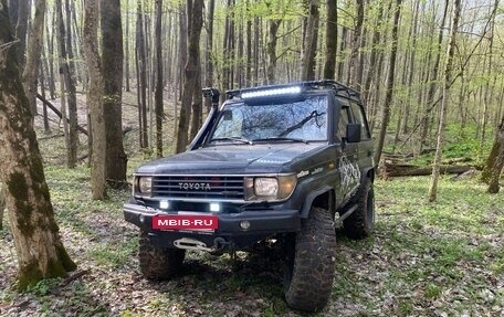 Toyota Land Cruiser 70, 1993 год, 1 800 000 рублей, 2 фотография