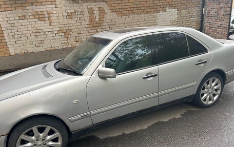 Mercedes-Benz E-Класс, 1997 год, 280 000 рублей, 2 фотография