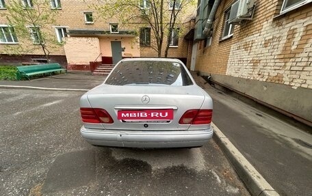 Mercedes-Benz E-Класс, 1997 год, 280 000 рублей, 6 фотография