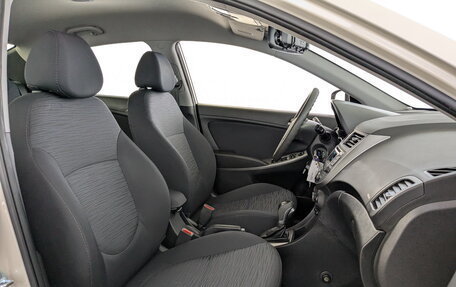 Hyundai Solaris II рестайлинг, 2015 год, 1 175 000 рублей, 22 фотография