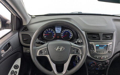 Hyundai Solaris II рестайлинг, 2015 год, 1 175 000 рублей, 26 фотография