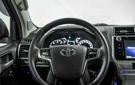 Toyota Land Cruiser Prado 150 рестайлинг 2, 2017 год, 3 956 000 рублей, 9 фотография
