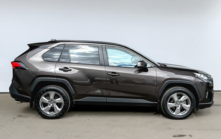 Toyota RAV4, 2021 год, 3 200 000 рублей, 4 фотография