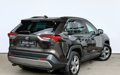 Toyota RAV4, 2021 год, 3 200 000 рублей, 5 фотография