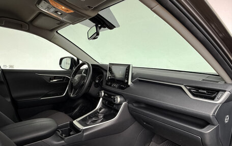 Toyota RAV4, 2021 год, 3 200 000 рублей, 13 фотография