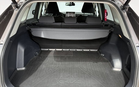 Toyota RAV4, 2021 год, 3 200 000 рублей, 10 фотография