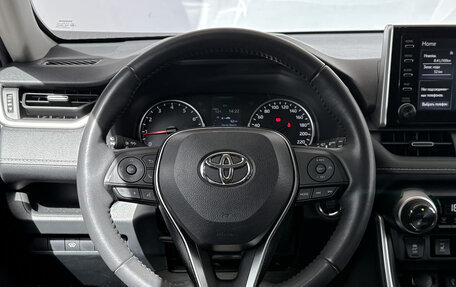 Toyota RAV4, 2021 год, 3 200 000 рублей, 21 фотография