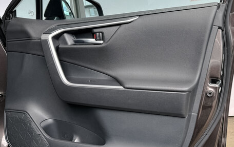 Toyota RAV4, 2021 год, 3 200 000 рублей, 23 фотография