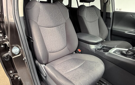 Toyota RAV4, 2021 год, 3 200 000 рублей, 22 фотография