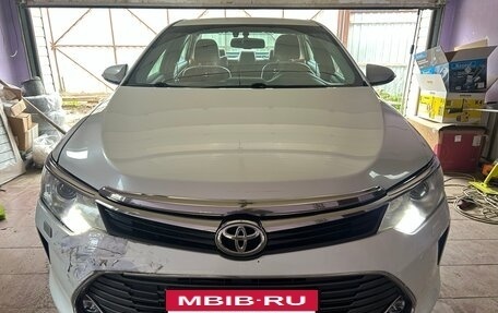 Toyota Camry, 2017 год, 2 300 000 рублей, 2 фотография