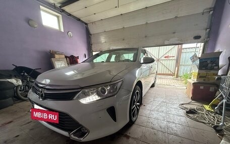 Toyota Camry, 2017 год, 2 300 000 рублей, 4 фотография