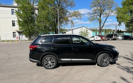 Mitsubishi Outlander III рестайлинг 3, 2017 год, 1 880 000 рублей, 4 фотография