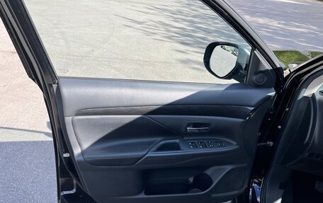 Mitsubishi Outlander III рестайлинг 3, 2017 год, 1 880 000 рублей, 7 фотография