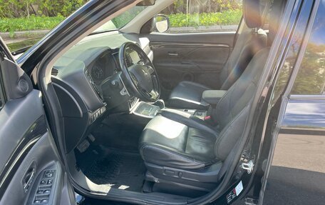 Mitsubishi Outlander III рестайлинг 3, 2017 год, 1 880 000 рублей, 8 фотография