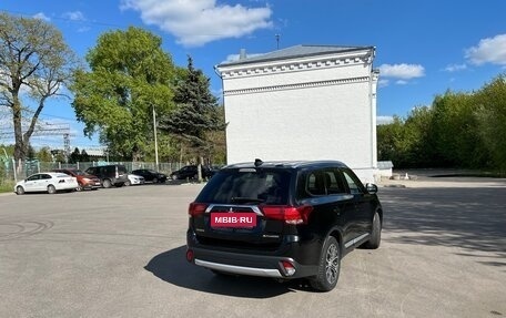 Mitsubishi Outlander III рестайлинг 3, 2017 год, 1 880 000 рублей, 5 фотография