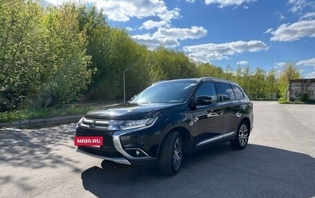 Mitsubishi Outlander III рестайлинг 3, 2017 год, 1 880 000 рублей, 2 фотография
