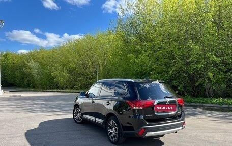 Mitsubishi Outlander III рестайлинг 3, 2017 год, 1 880 000 рублей, 6 фотография