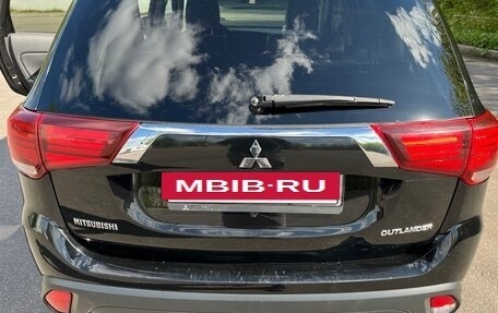 Mitsubishi Outlander III рестайлинг 3, 2017 год, 1 880 000 рублей, 16 фотография