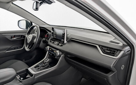 Toyota RAV4, 2021 год, 3 200 000 рублей, 11 фотография