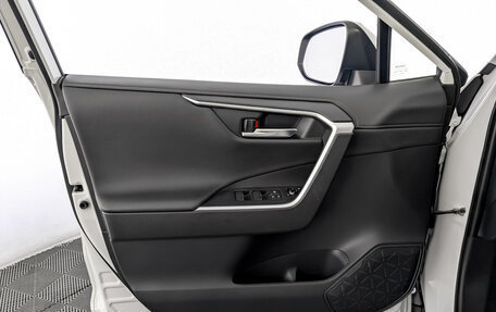 Toyota RAV4, 2021 год, 3 200 000 рублей, 19 фотография
