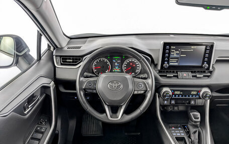 Toyota RAV4, 2021 год, 3 200 000 рублей, 21 фотография