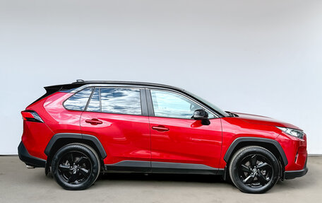 Toyota RAV4, 2021 год, 3 900 000 рублей, 4 фотография